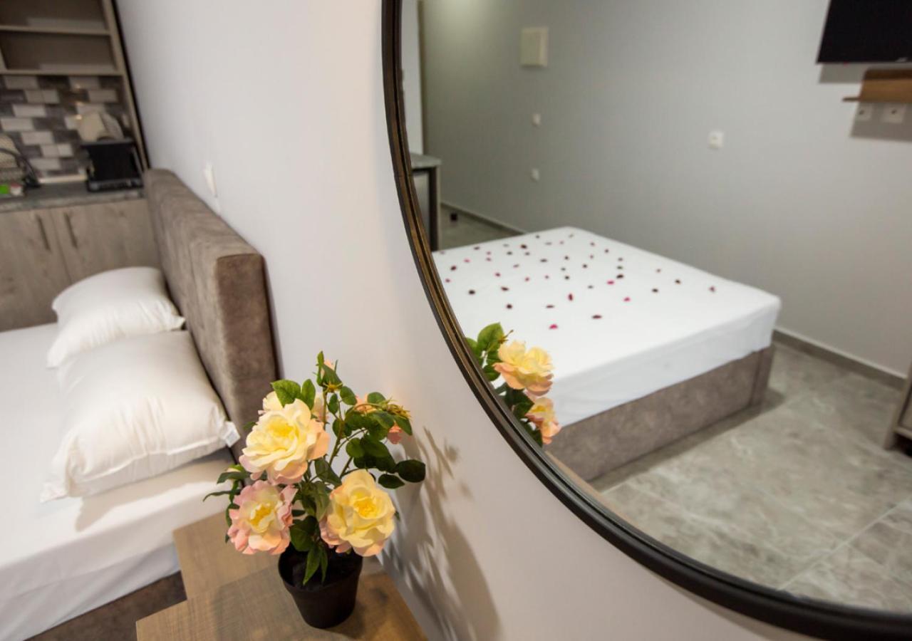 Artemida Suites Hanioti Buitenkant foto